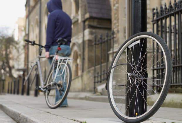 Význam snu o ukradnutom bicykli: Psychológia za tým